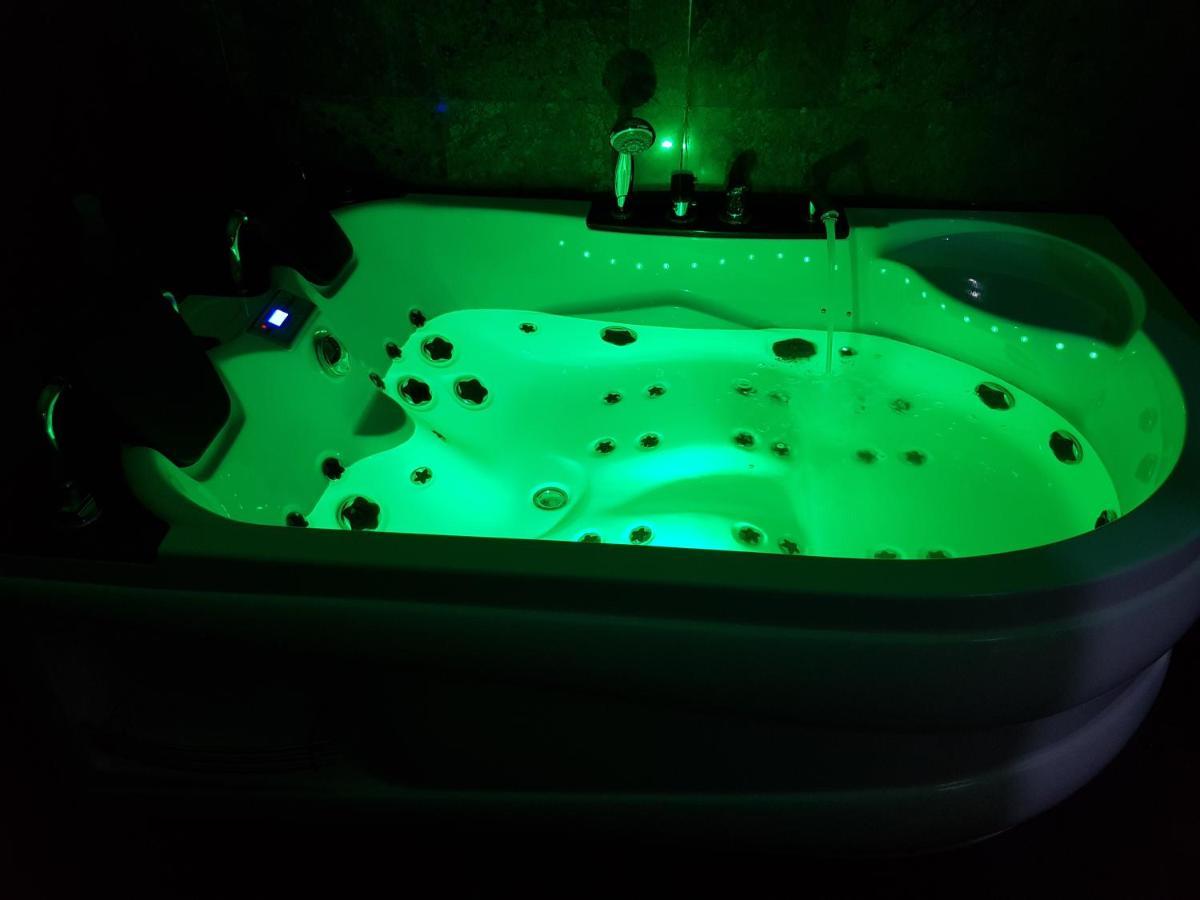 Lights Spa National Arena Mega Mall Monza Бухарест Экстерьер фото